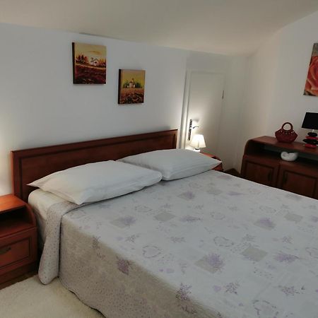 Apartments Mara Cres Luaran gambar